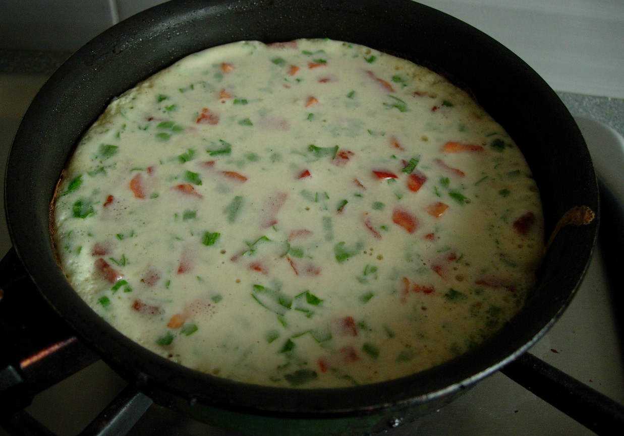 Omlet z papryką i pietruszką foto
