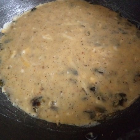 Krok 5 - Omlet z pestkami dyni :) foto