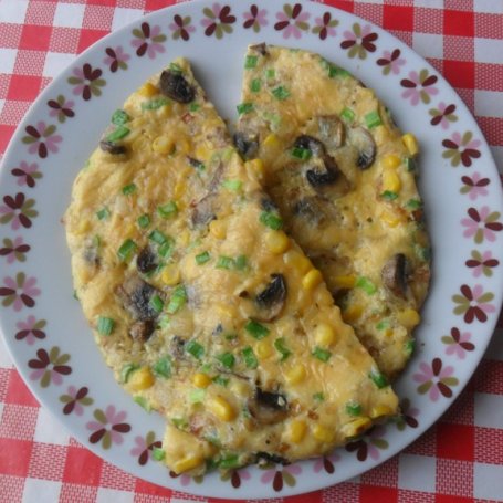 Krok 4 - Omlet z pieczarkami i kukurydzą foto