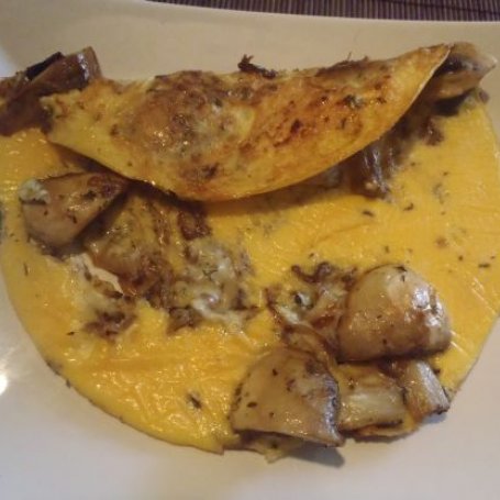 Krok 4 - Omlet z pieczarkami i serem gorgonzolla foto