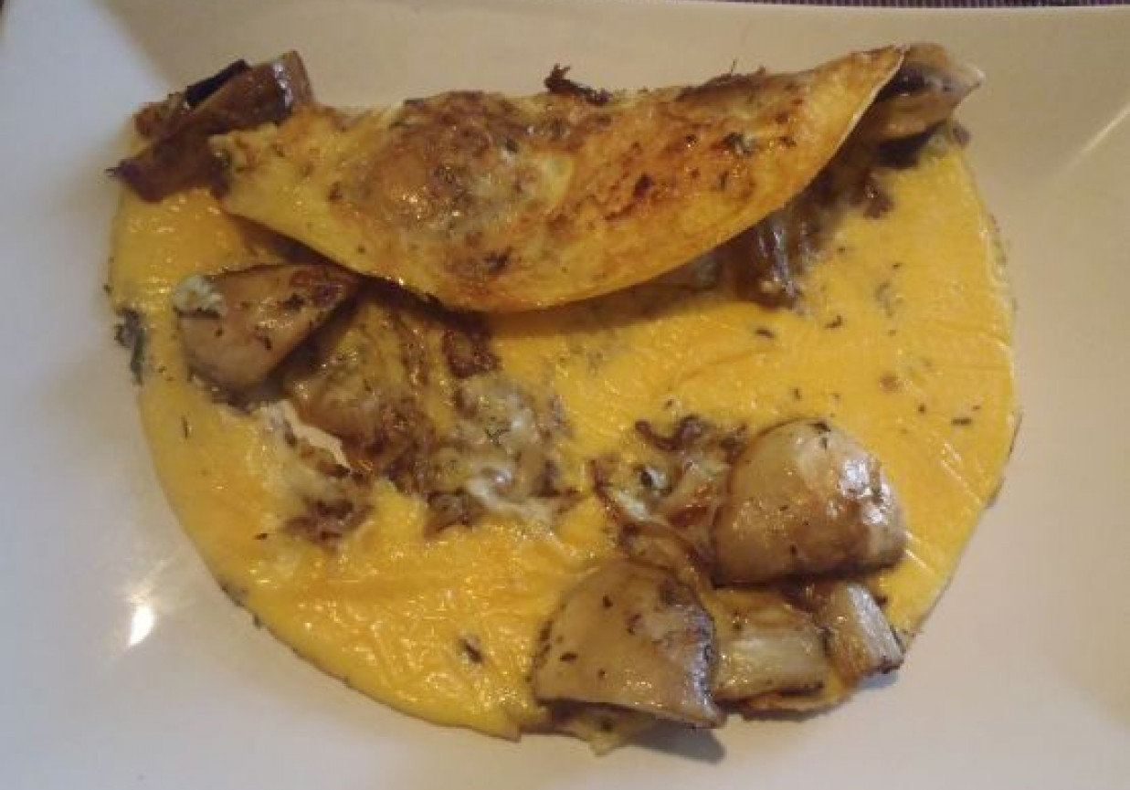 Omlet z pieczarkami i serem gorgonzolla foto