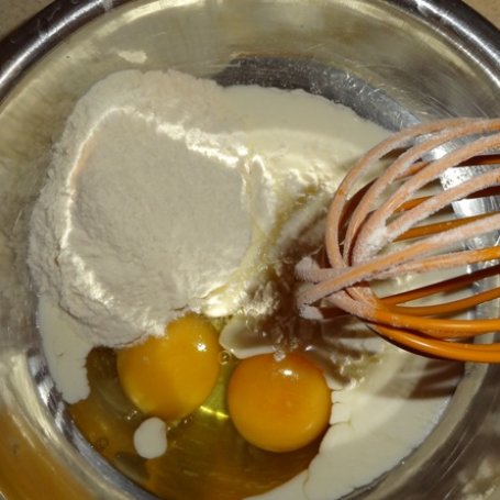 Krok 2 - Omlet z pieczarkami na śmietanie 30% foto