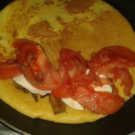 Krok 11 - Omlet z pomidorami i mozzarella foto