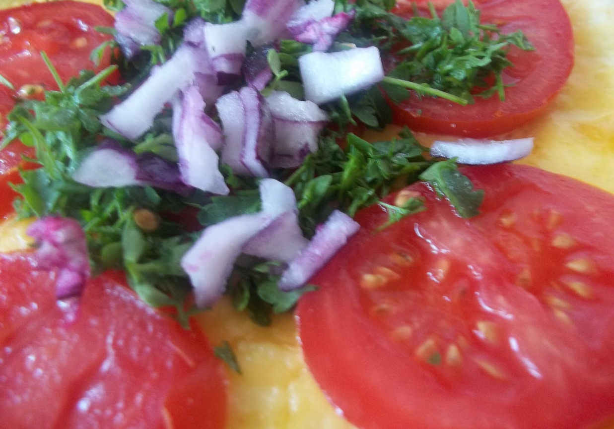 Omlet z pomidorami i rzeżuchą foto