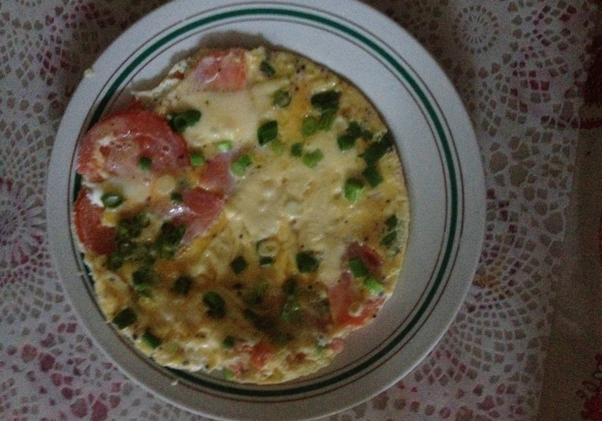 Omlet z pomidorami i serem foto
