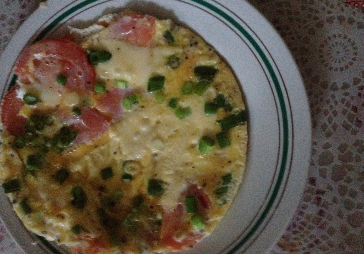 Omlet z pomidorami i serem foto