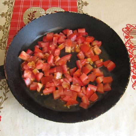 Krok 1 - Omlet z pomidorami i szczypiorkiem foto