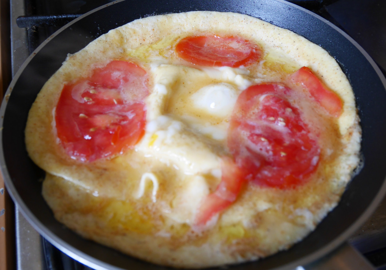 Omlet z pomidorami foto