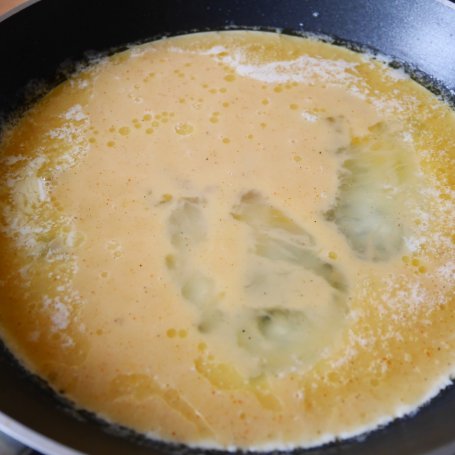 Krok 3 - Omlet z pomidorami foto