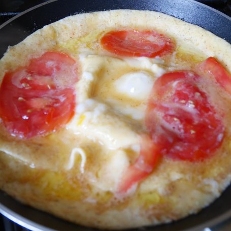 Krok 4 - Omlet z pomidorami foto