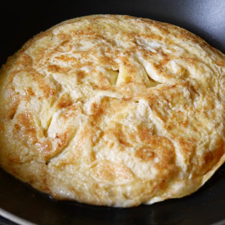 Krok 5 - Omlet z pomidorami foto