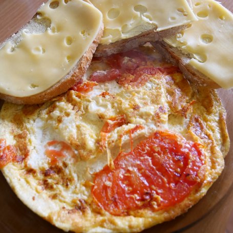 Krok 6 - Omlet z pomidorami foto