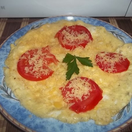 Krok 6 - Omlet z pomidorem i serem foto