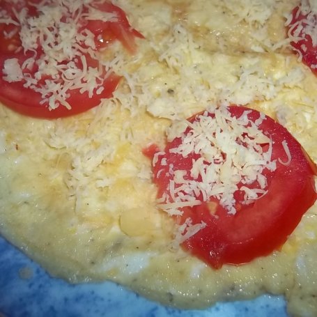 Krok 5 - Omlet z pomidorem i serem foto
