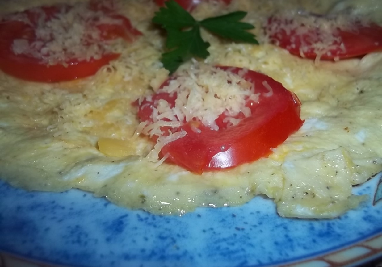 Omlet z pomidorem i serem foto