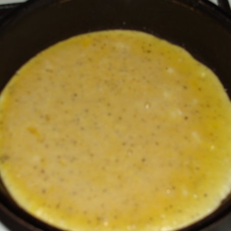 Krok 3 - Omlet z rukolą i pieczarkami foto