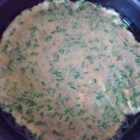 Krok 5 - Omlet z rzeżuchą i szczypiorkiem foto