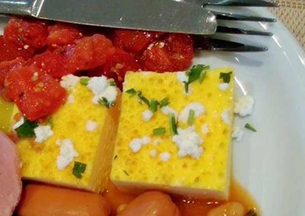 Fotografia przedstawiająca Omlet z serem feta - na parze