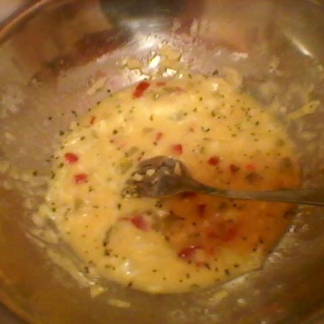 Krok 1 - Omlet z serem i cebulą foto