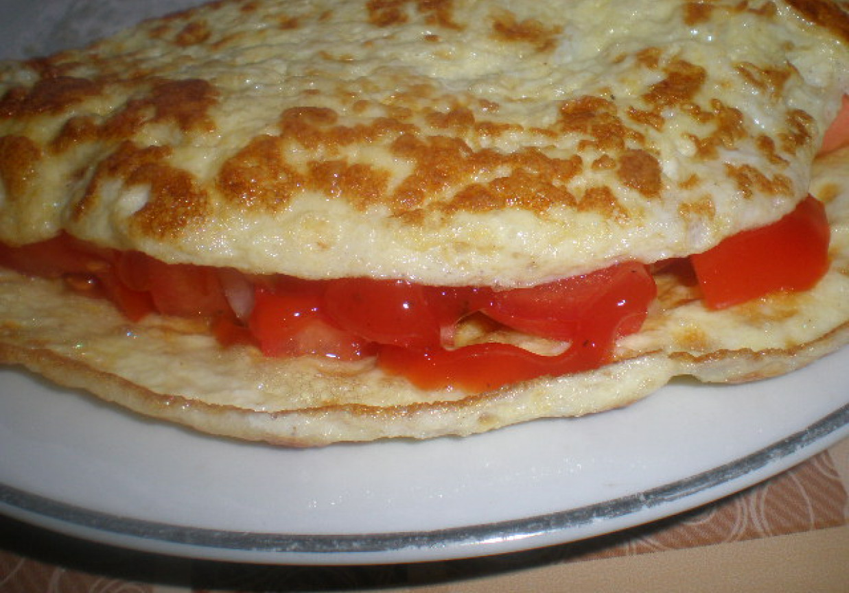 Omlet z serem i pomidorami, czyli smaczne śniadanie foto