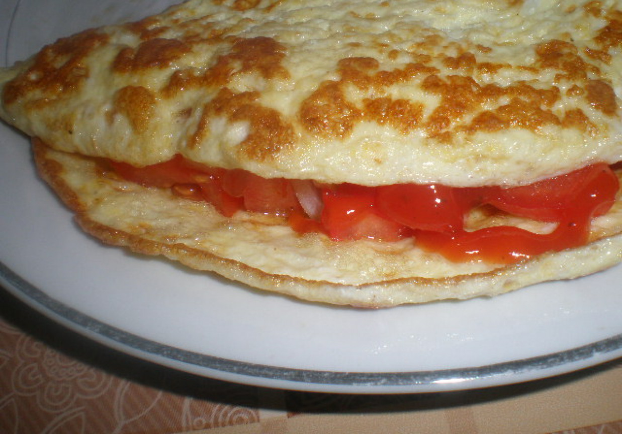 Omlet z serem i pomidorami, czyli smaczne śniadanie foto