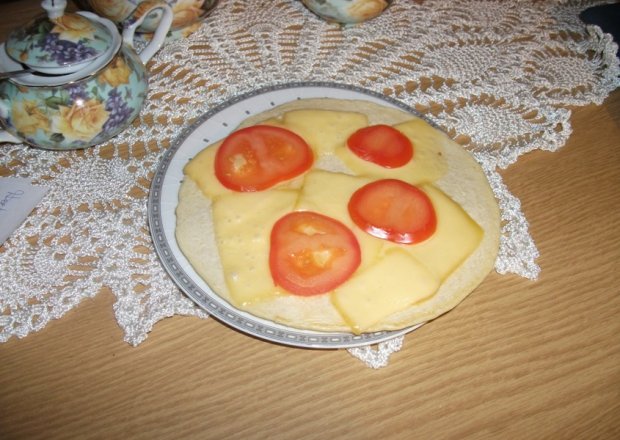 Fotografia przedstawiająca Omlet z serem z pomidorem