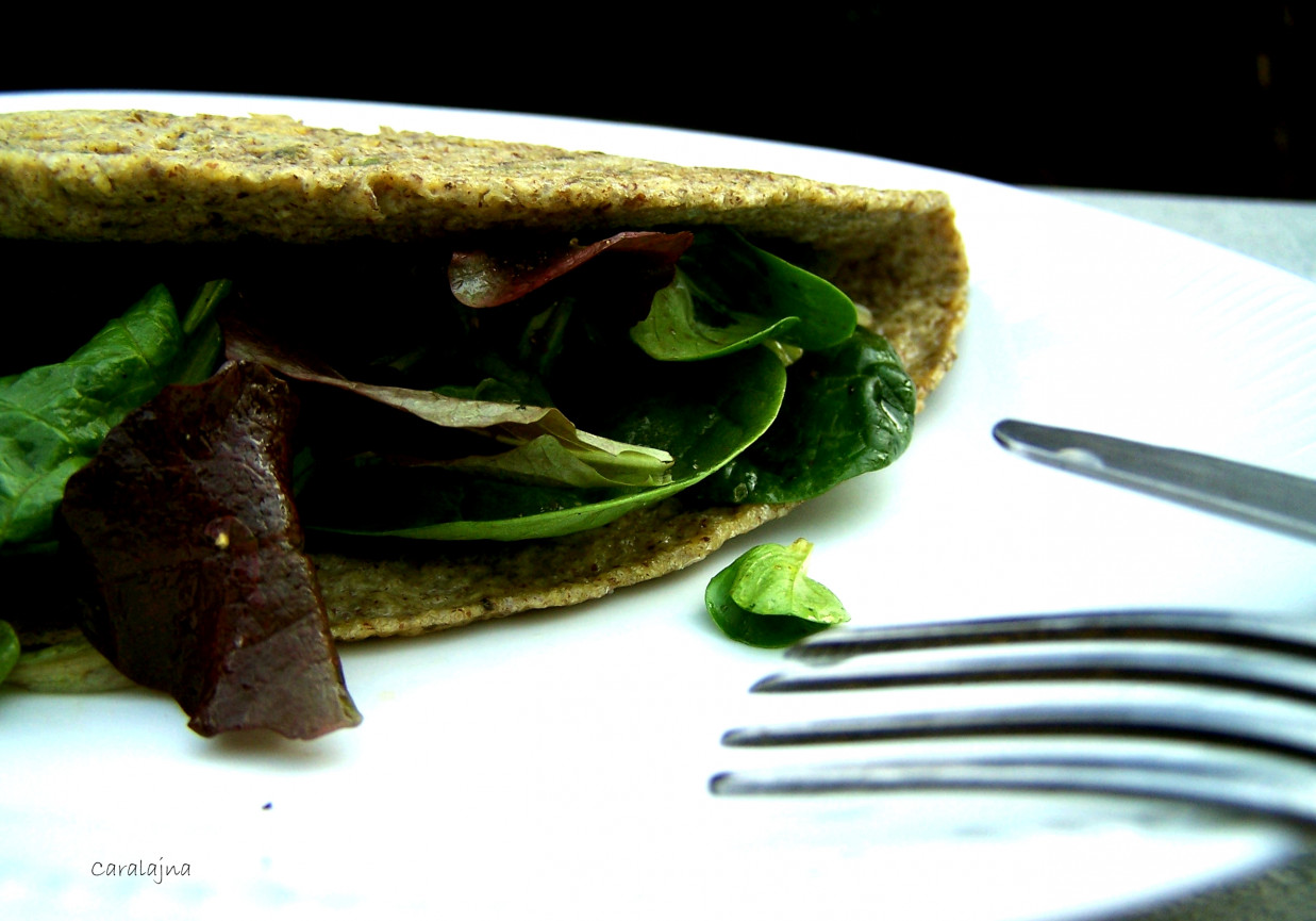 omlet z siemieniem lnianym i zieloną sałatką foto