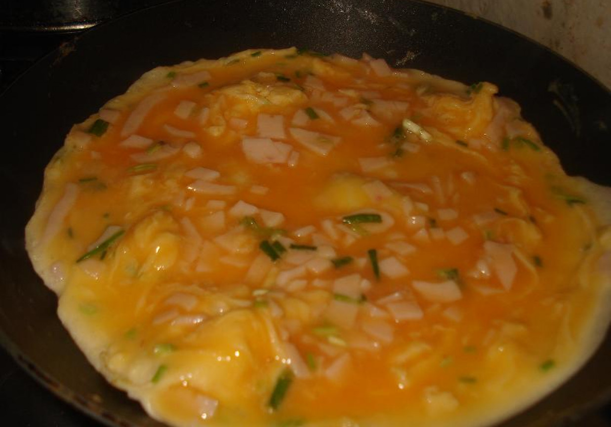 Omlet z szynką i czosnkiem foto