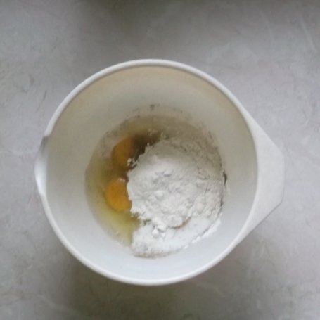 Krok 2 - omlet z szynką i groszkiem  foto