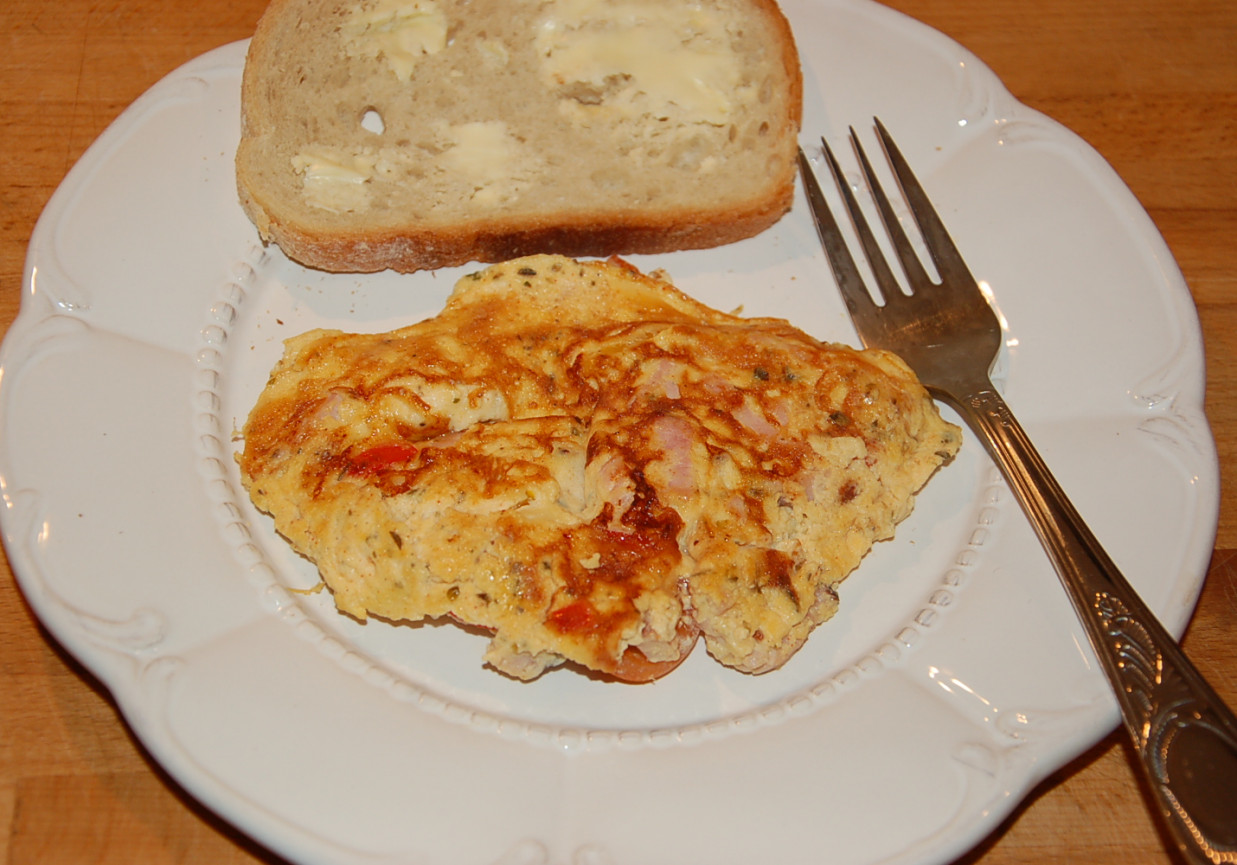 omlet z szynką i papryką foto