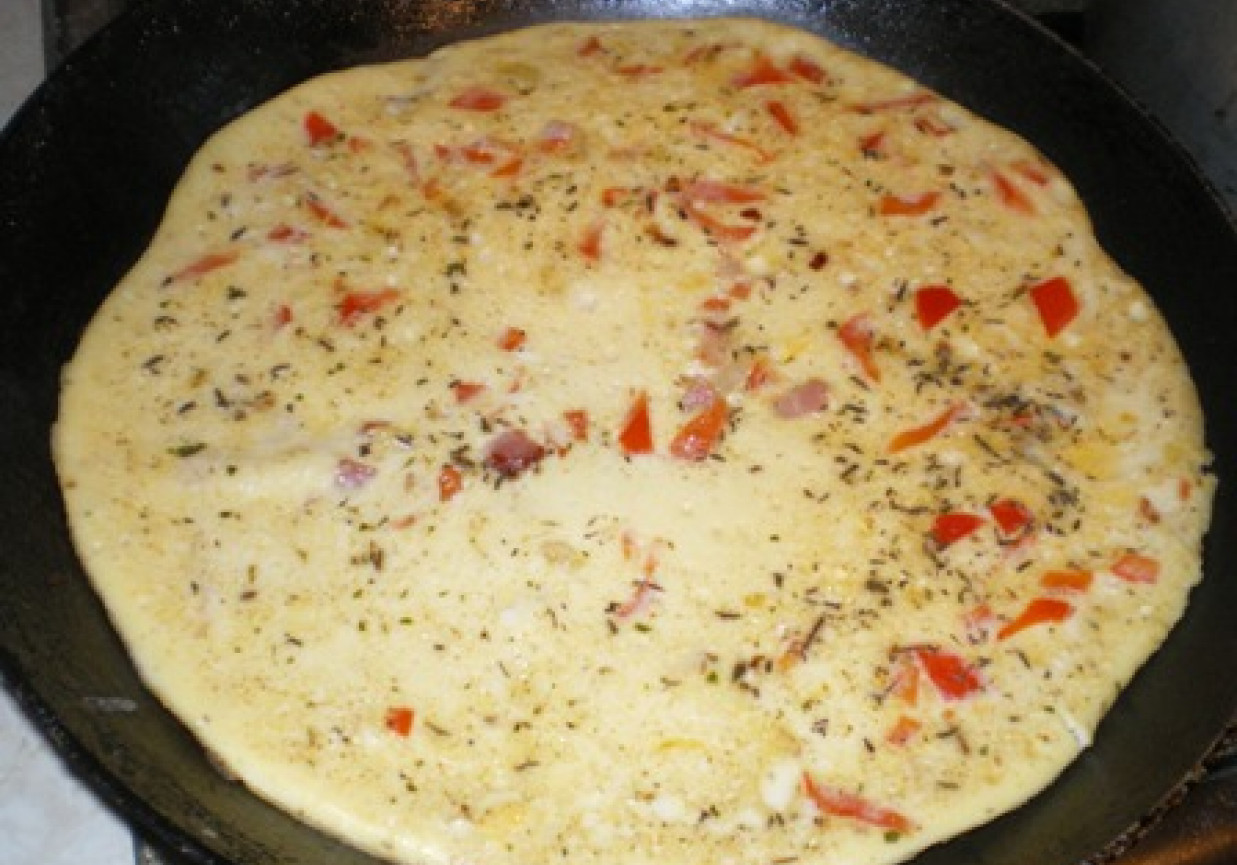 Omlet z szynką i papryką foto