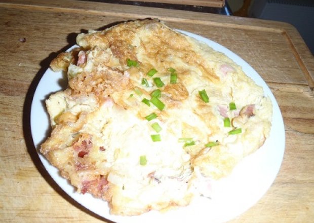 Fotografia przedstawiająca omlet z szynka