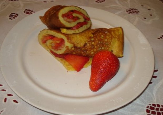 Fotografia przedstawiająca Omlet z truskawkami