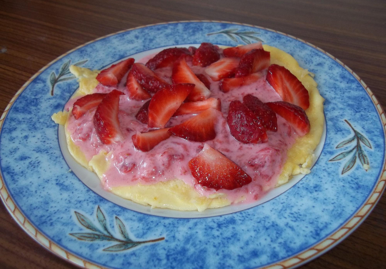 Omlet z truskawkami foto