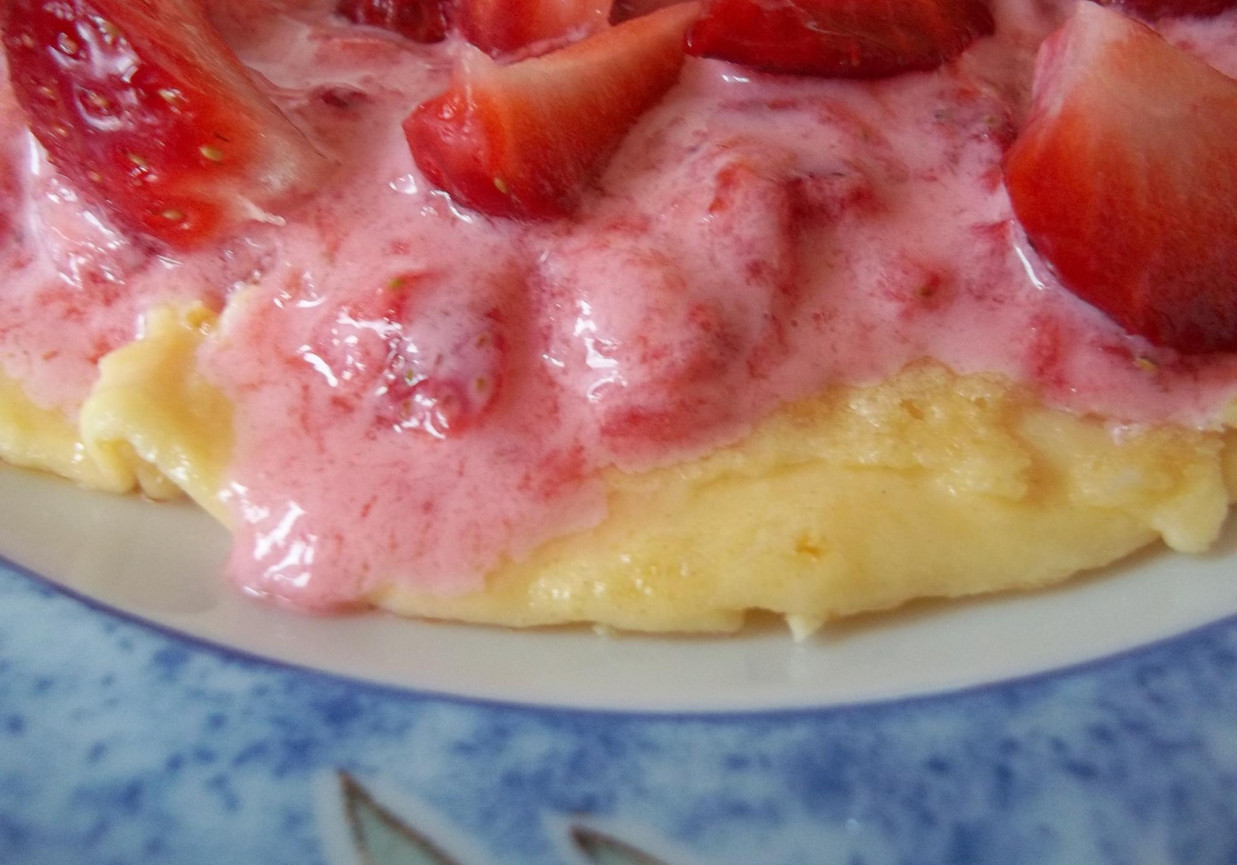 Omlet z truskawkami foto