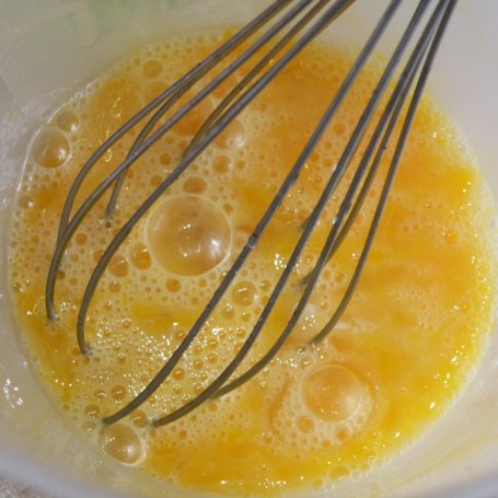 Krok 1 - Omlet z truskawkami foto