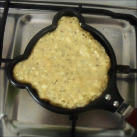 Krok 3 - Omlet z twarożkiem w środku foto