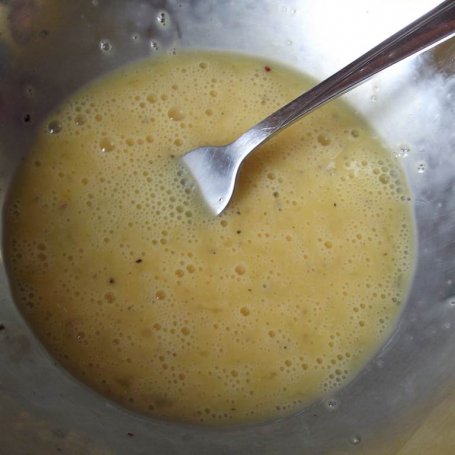 Krok 3 - Omlet z warzywami i polędwicą sopocką - mocno wypieczony foto