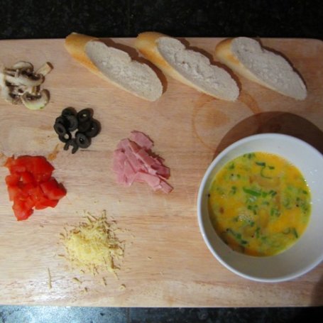 Krok 1 - Omlet z warzywami, szynka i zoltym serem foto