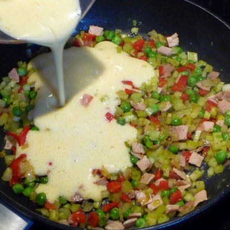 Krok 3 - Omlet z warzywami foto