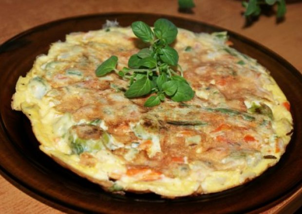 Fotografia przedstawiająca omlet z warzywami