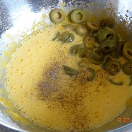 Krok 3 - Omlet z zielonymi oliwkami foto