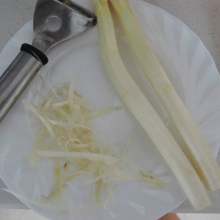 Krok 2 - Omlet ze szparagami i papryką foto
