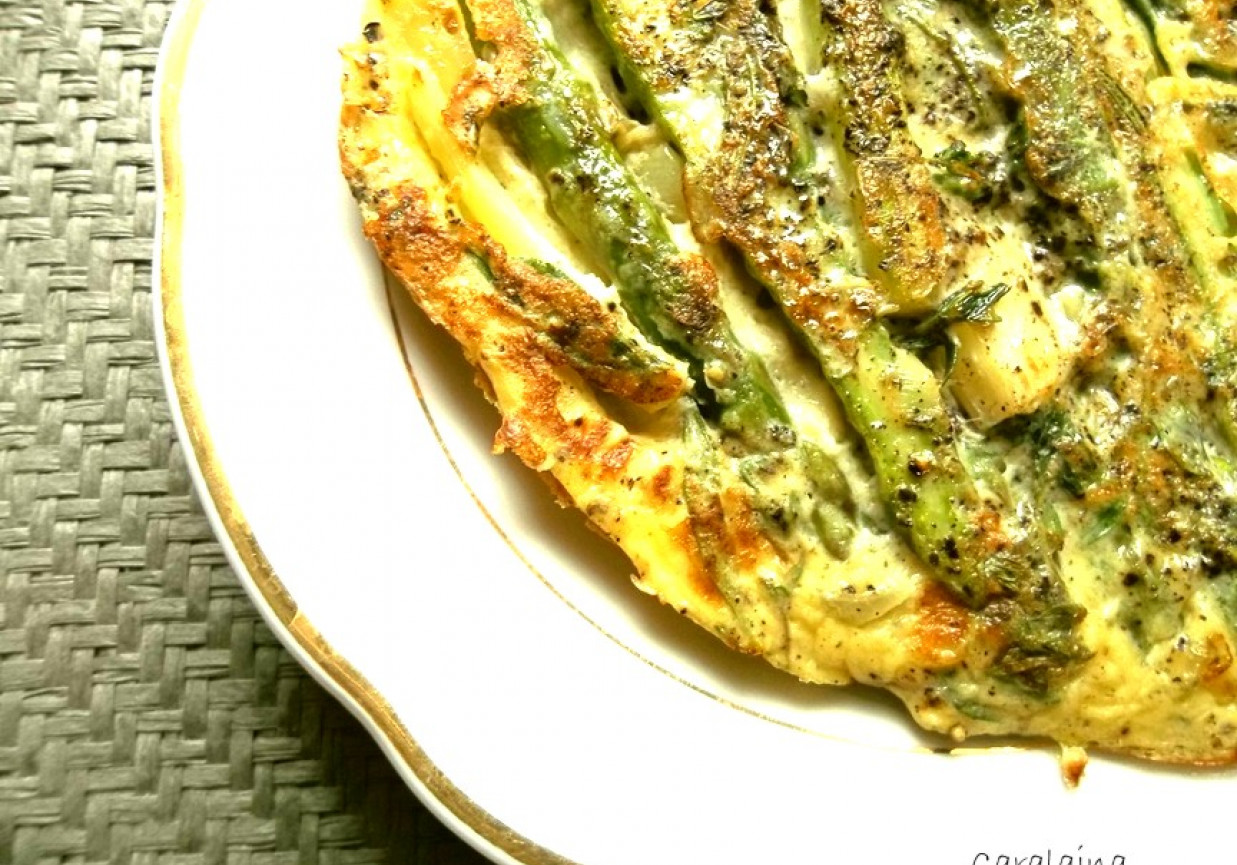 omlet ze szparagami i serem pleśniowym foto