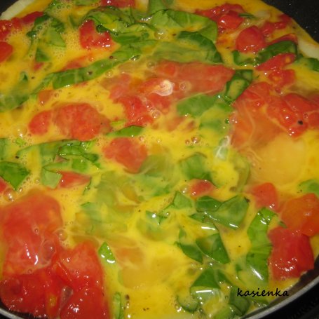 Krok 7 - Omlet ziemniaczany z pomidorami foto