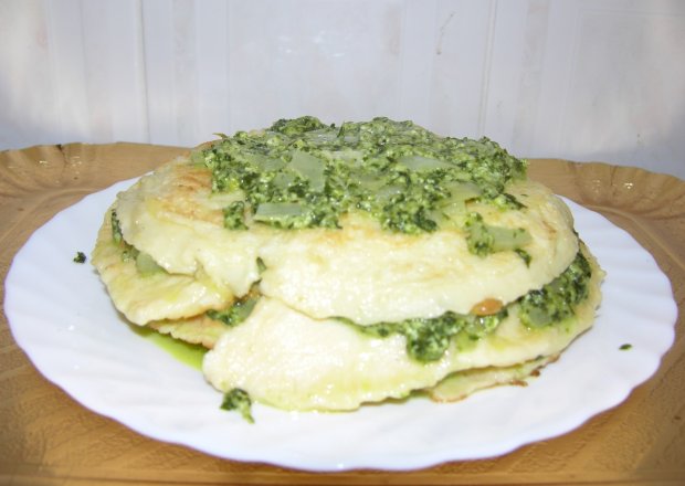 Fotografia przedstawiająca omlety serowo-szpinakowe