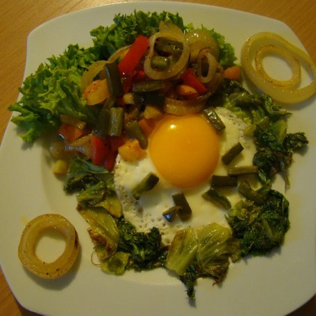 Krok 4 - Opuncja z warzywami i jajkiem sadzonym foto
