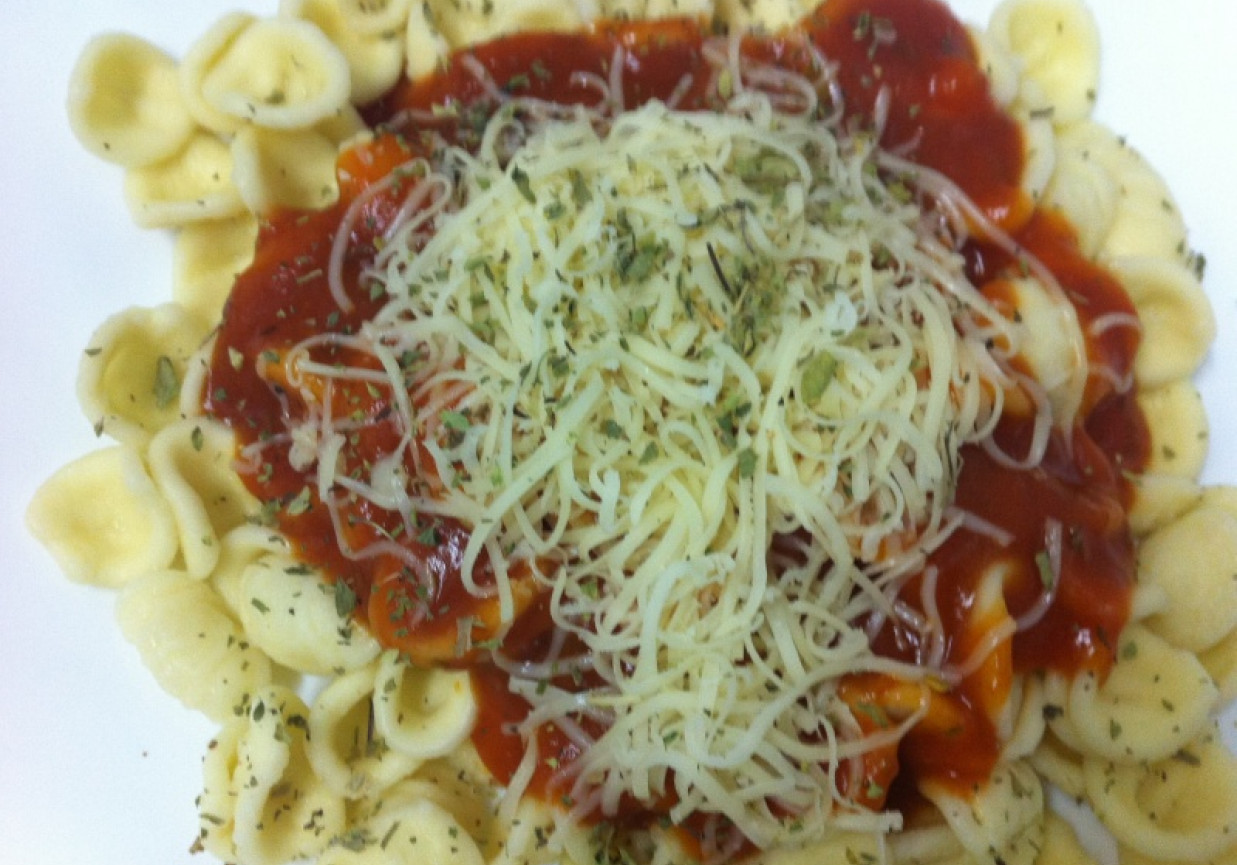 Orecchiette z sosem paprykowo-pomidorowym foto