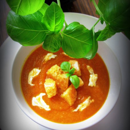 Krok 5 - Orientalna zupa - krem marchewkowa z imbirem i pomarańczą oraz grzankami foto