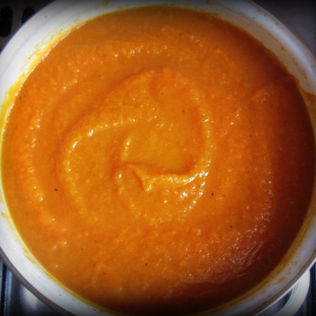 Krok 4 - Orientalna zupa - krem marchewkowa z imbirem i pomarańczą oraz grzankami foto